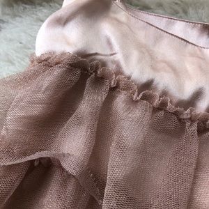 👧🏻 Gap Girls Satin Lace Tier dress